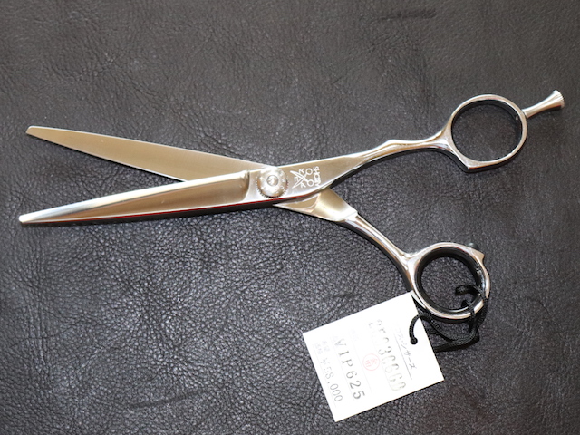 【定価79000】アコスシザー GZ600 AKKOHS 美容師用 理容師用 アコス GZ600 AKKOHS 美容師用 理容師用 トリマー用 中古シザー